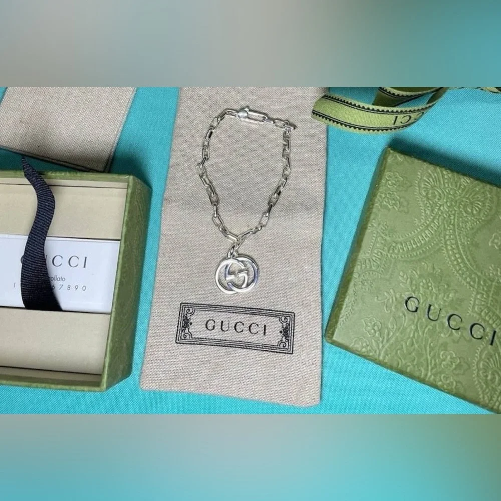 Gorgeous GUCCI Ladies Interlocking "GG" Sterling Silver Bracelet - New with box - Picture 3 of 11